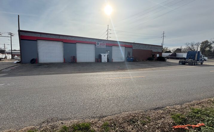 Pictures of Retail property located at 1600 N 4th St, Fort Smith, AR 72901 for lease - image #1