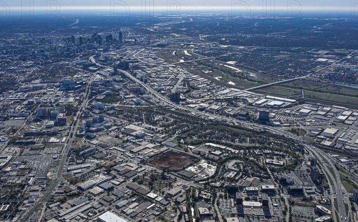 Pictures of Land, Restaurant property located at 1475 W Mockingbird Ln, Dallas, TX 75247 for lease - image #1