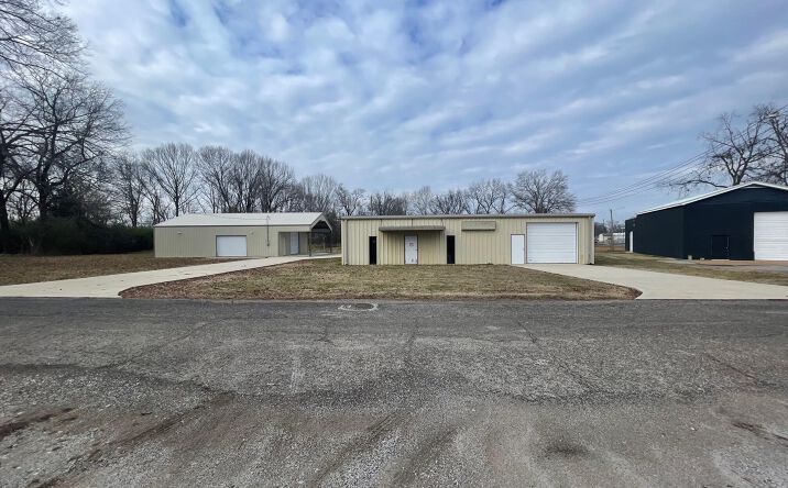 Pictures of Industrial, Retail, Office property located at 31 Case Dr, Jackson, TN 38301 for lease - image #1