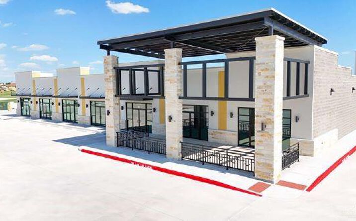 Pictures of Office, Restaurant, Retail property located at 2708 Los Lagos Drive # 15, Edinburg, TX 78542 for lease - image #1