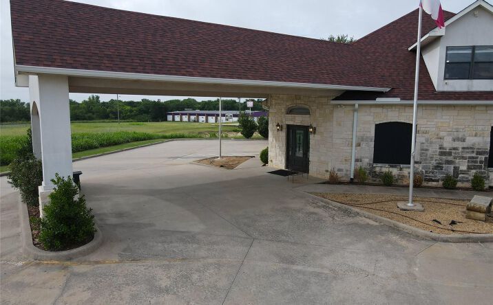 Pictures of Office property located at 1700 Gallagher Dr, Sherman, TX 75090 for lease - image #1