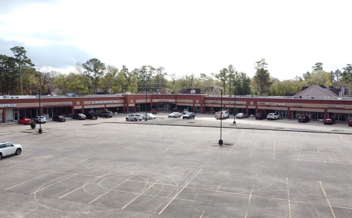 Pictures of Retail property located at 1580 Kingwood Dr, Houston, TX 77339 for lease - image #1