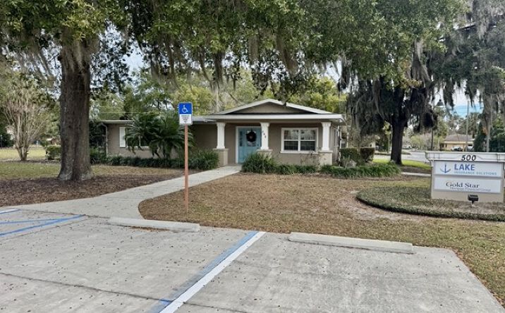 Pictures of Office, Retail property located at 500 W Caroline St, Tavares, FL 32778 for lease - image #1