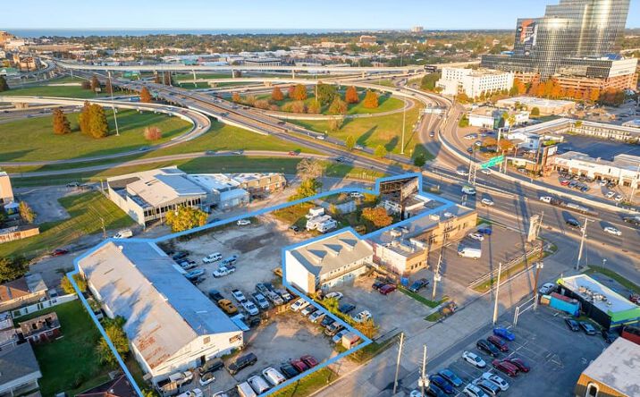 Pictures of Land, Office, Retail property located at 2312 N Causeway Blvd, Metairie, LA 70001 for lease - image #1