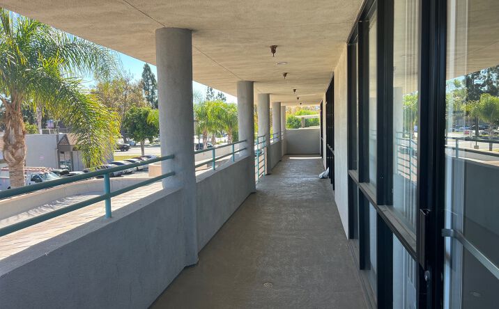Pictures of Retail, Office, Special Purpose property located at 585 E Los Angeles Ave, Simi Valley, CA 93065 for lease - image #1