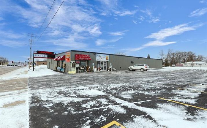 Pictures of Retail, Office property located at 1700 W Wisconsin Ave, Appleton, WI 54914 for lease - image #1