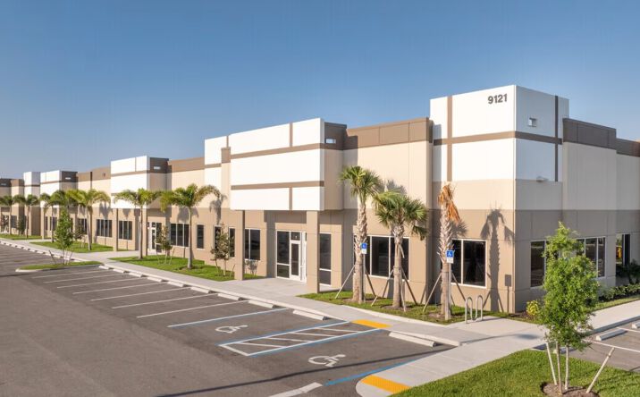 Pictures of Industrial property located at 9121 Centerlinks Commerce Dr, Fort Myers, FL 33912 for lease - image #1