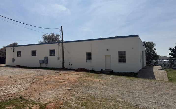 Pictures of Industrial property located at 4903 Rozzelles Ferry Rd, Charlotte, NC 28216 for lease - image #1
