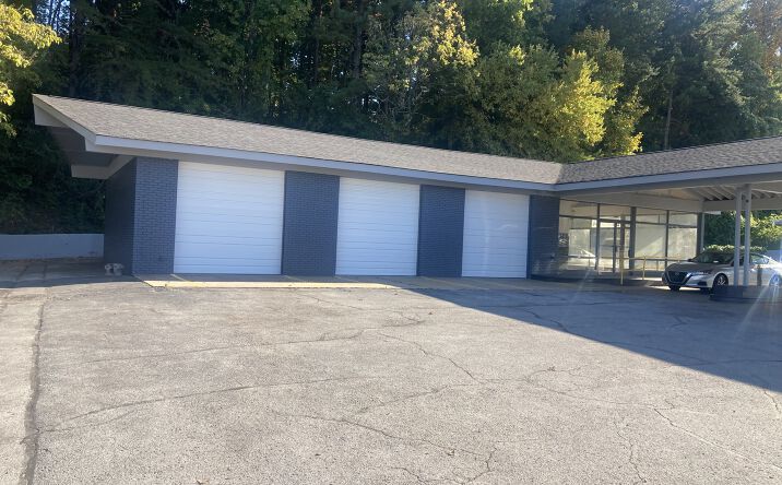 Pictures of Retail property located at 3920 Hixson Pike, Chattanooga, TN 37415 for lease - image #1
