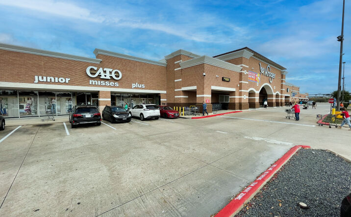 Pictures of Retail property located at 11601 S Sam Houston Pkwy E, Houston, TX 77089 for lease - image #1