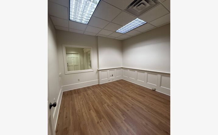 Pictures of Office property located at 1011 Bay St, Beaufort, SC 29902 for lease - image #1