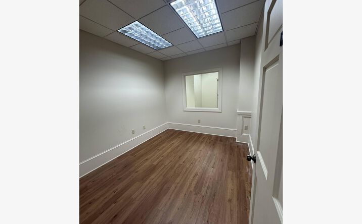 Pictures of Office property located at 1011 Bay St, Beaufort, SC 29902 for lease - image #1