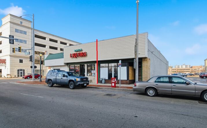 Pictures of Restaurant, Retail property located at 81 W Jefferson Street, Joliet, IL 60432 for lease - image #1