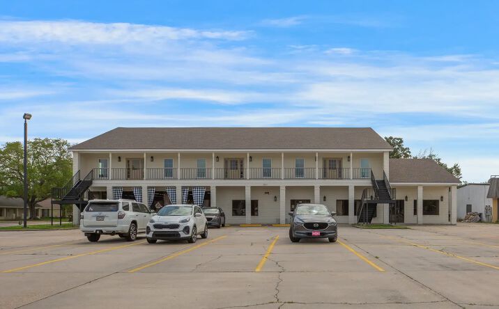 Pictures of Retail property located at 2801 Kaliste Saloom Rd, Lafayette, LA 70508 for lease - image #1