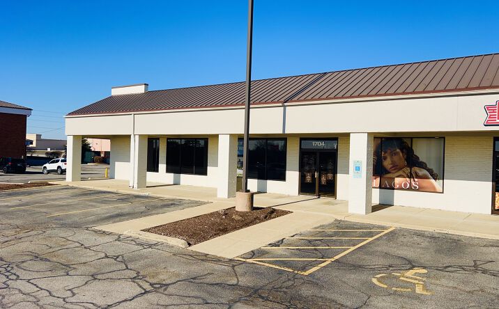 Pictures of Retail property located at 1704 Eastland Dr, Bloomington, IL 61704 for lease - image #1