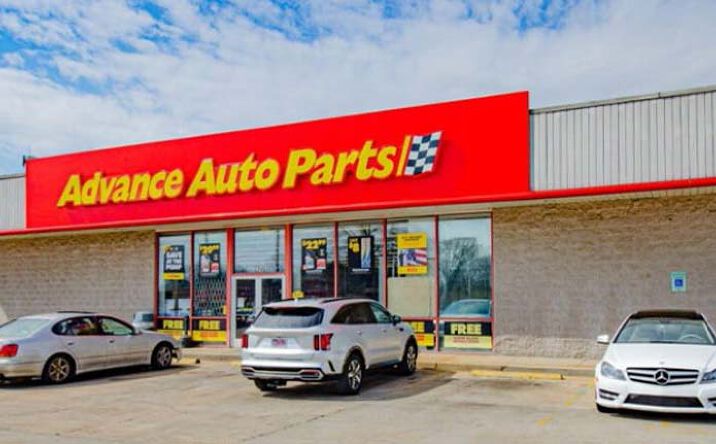 Pictures of Retail property located at 1427 Airways Blvd, Memphis, TN 38114 for lease - image #1