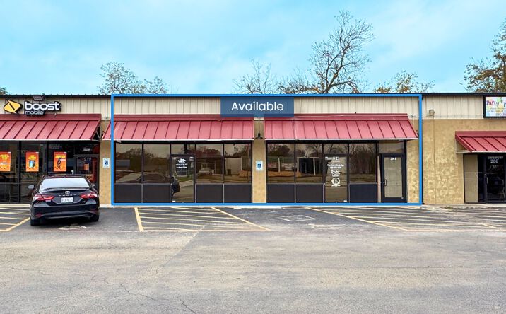 Pictures of Retail property located at 202 N King St, Seguin, TX 78155 for lease - image #1
