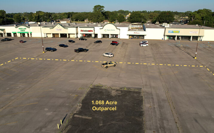 Pictures of Retail, Restaurant property located at 2003 NW Evangeline Thruway, Lafayette, LA 70501 for lease - image #1