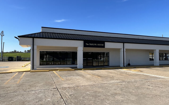 Pictures of Retail, Office property located at 308 E Prien Lake Rd, Lake Charles, LA 70601 for lease - image #1