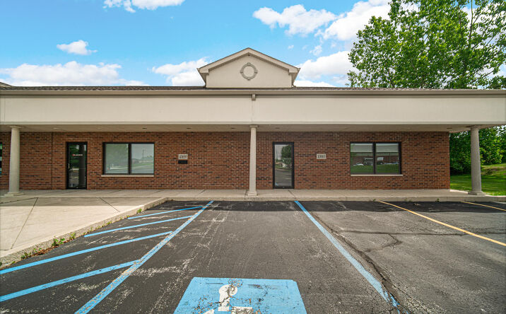 Pictures of Office, Retail property located at 10659-10661 Randolph Street, Crown Point, IN 46307 for lease - image #1