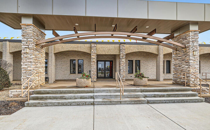 Pictures of Office property located at 8053 E Bloomington Fwy, Bloomington, MN 55420 for lease - image #1