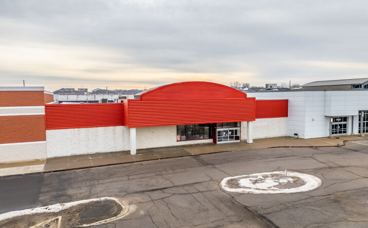 Pictures of Retail property located at 1542 Flammang Dr, Waterloo, IA 50702 for lease - image #1