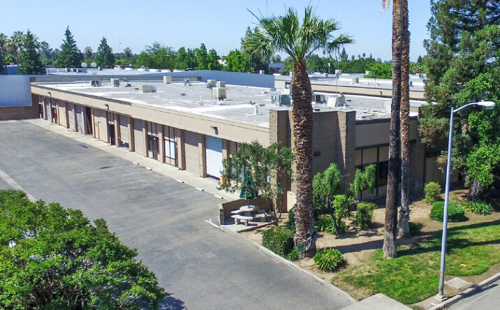 Pictures of Industrial property located at 5494 E Lamona Ave, Fresno, CA 93727 for lease - image #1