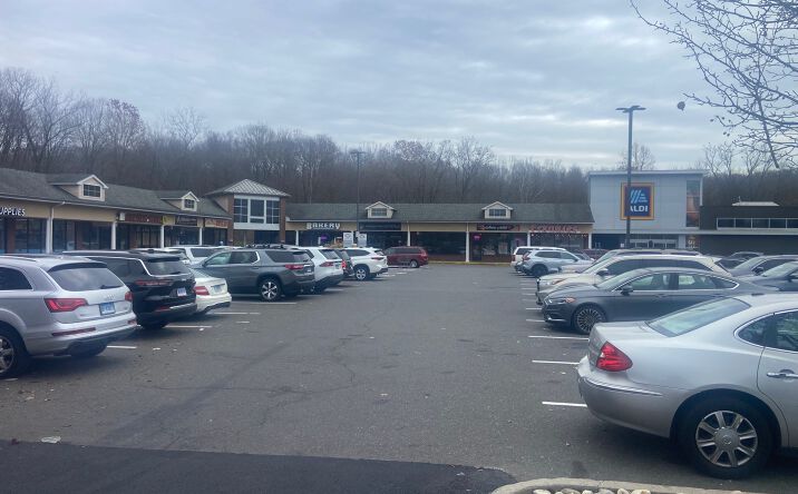 Pictures of Retail property located at 464 Reidville Dr, Waterbury, CT 06705 for lease - image #1