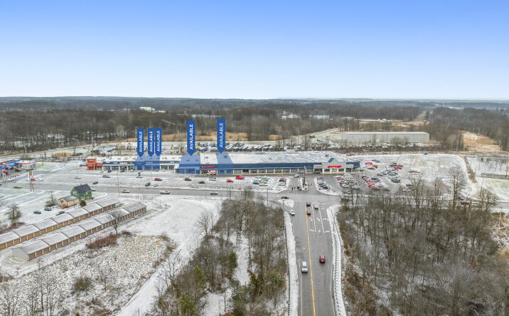Pictures of Retail property located at 2700 Mahoning Ave, Youngstown, OH 44509 for lease - image #1
