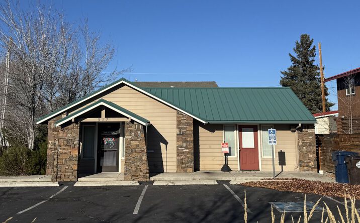 Pictures of Office, Retail property located at 917 SW Highland Ave, Redmond, OR 97756 for lease - image #1
