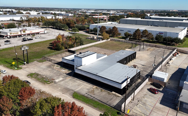 Pictures of Industrial property located at 14908 North Fwy, Houston, TX 77090 for lease - image #1