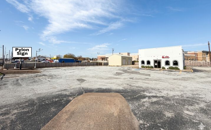 Pictures of Office property located at 5959 E Belknap St, Haltom City, TX 76117 for lease - image #1