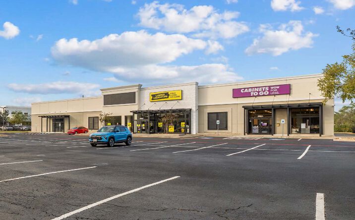 Pictures of Retail property located at 17955 North Freeway, Houston, TX 77090 for lease - image #1