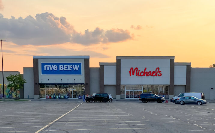 Pictures of Retail property located at 32233 Gratiot Ave, Roseville, MI 48066 for lease - image #1