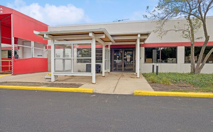 Pictures of Industrial property located at 1-9 E Commerce Dr, Schaumburg, IL 60173 for lease - image #1