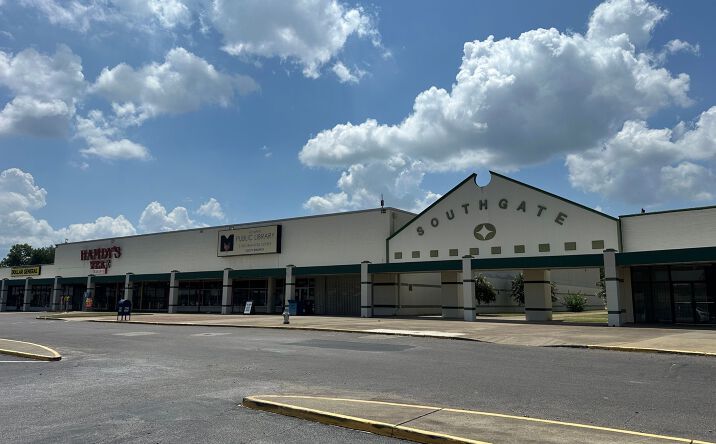 Pictures of Retail property located at 1979 S Third St, Memphis, TN 38109 for lease - image #1