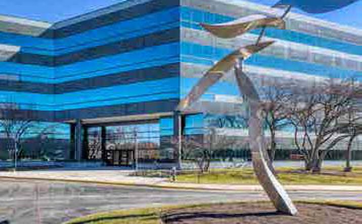 Pictures of Office property located at 901 Warrenville Rd, Lisle, IL 60532 for lease - image #1