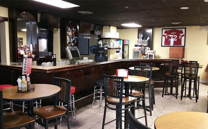 Pictures of Restaurant, Retail property located at 13914 NW 7th Ave, Miami, FL 33168 for lease - image #1
