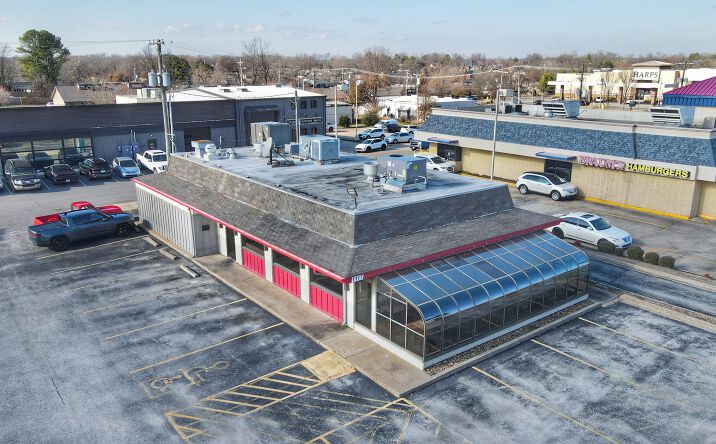 Pictures of Retail, Restaurant property located at 1117 N Walton Blvd, Bentonville, AR 72712 for lease - image #1