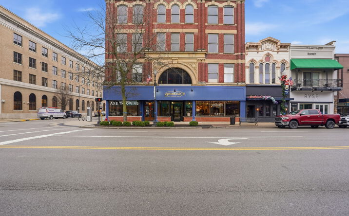 Pictures of Retail property located at 401 S Main St, Findlay, OH 45840 for lease - image #1