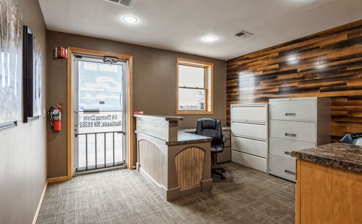 Pictures of Industrial property located at 114 Thomas Cir, Monticello, MN 55362 for lease - image #1