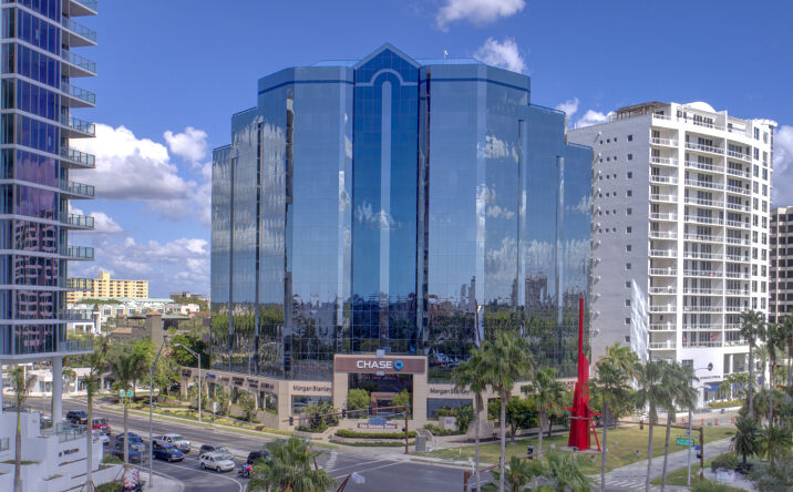 Pictures of Office property located at 2 N Tamiami Trl, Sarasota, FL 34236 for lease - image #1