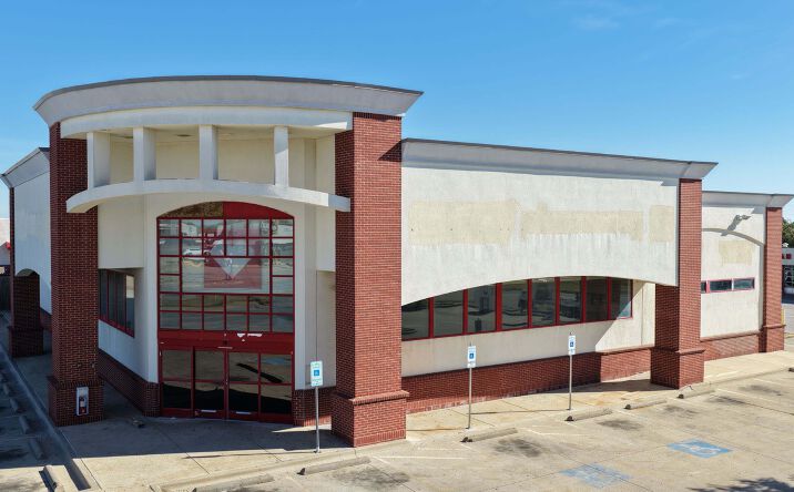 Pictures of Retail property located at 6431 McCart Ave, Fort Worth, TX 76133 for lease - image #1