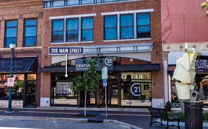 Pictures of Office property located at 208 Main St, Cedar Falls, IA 50613 for lease - image #1
