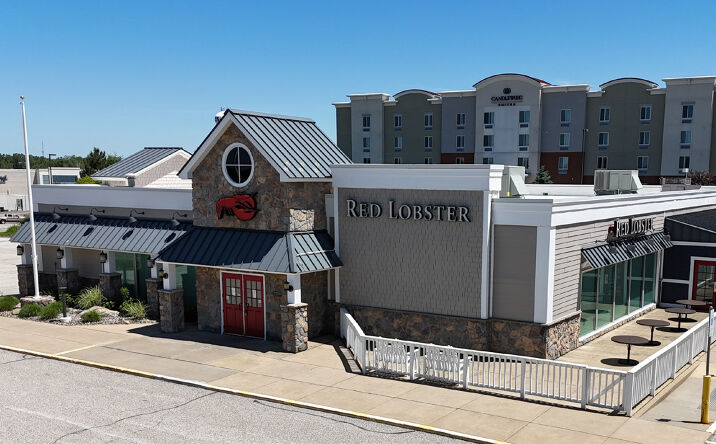 Pictures of Retail, Restaurant property located at 2040 Edinboro Rd, Erie, PA 16509 for lease - image #1