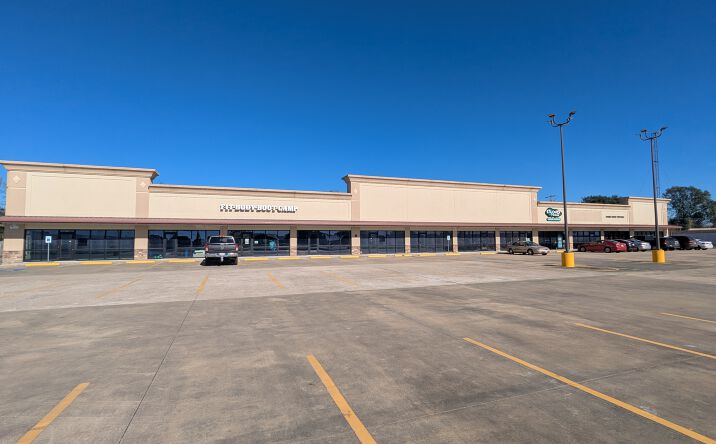 Pictures of Retail, Office property located at 401 Memorial Fwy, Nederland, TX 77627 for lease - image #1