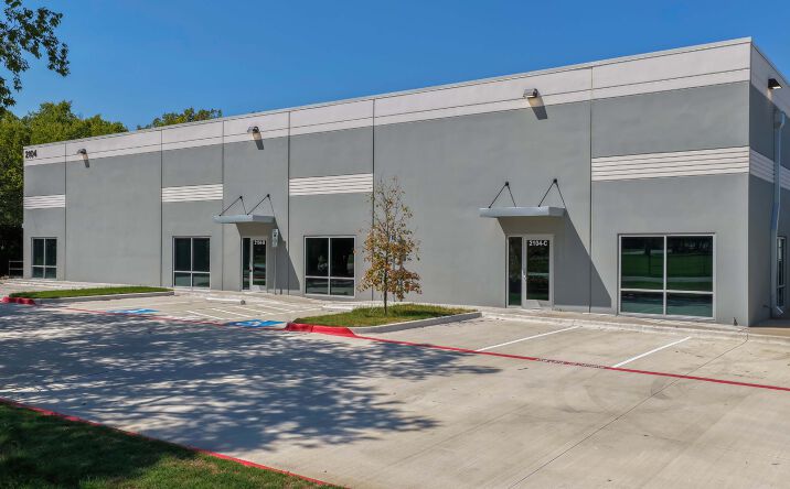 Pictures of Industrial property located at 2104 & 2112 Wenneca Ave, Fort Worth, TX 76102 for lease - image #1