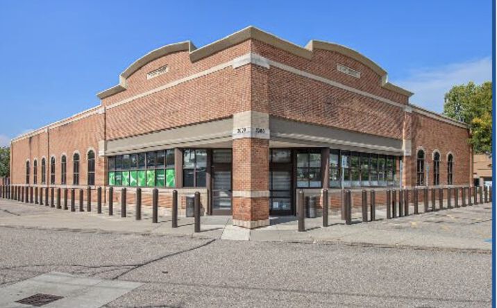 Pictures of Retail property located at 3000 Orchard Lake Rd, Keego Harbor, MI 48320 for lease - image #1
