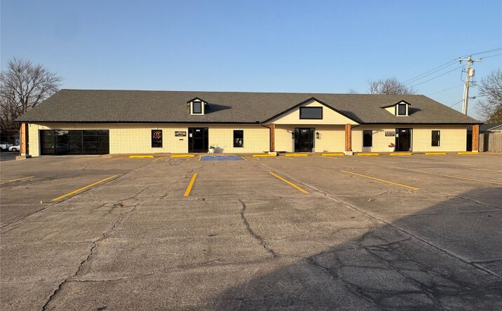 Pictures of Office, Retail property located at 719 E 141st Street C, Glenpool, OK 74033 for lease - image #1