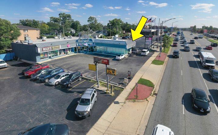 Pictures of Retail property located at 11111 S Harlem Ave., Worth, IL 60482 for lease - image #1